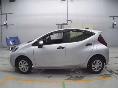 Toyota AQUA  с аукциона в Японии