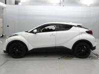 Toyota C-HR лот № 33232 оценка 3  с аукциона в Японии 3