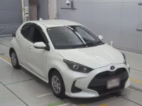 Toyota YARIS лот № 30092 оценка 3.5  с аукциона в Японии 4