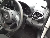 Toyota YARIS лот № 30092 оценка 3.5  с аукциона в Японии 6