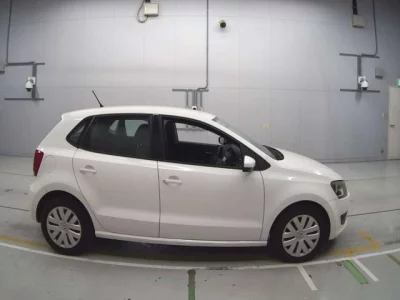 Volkswagen POLO  с аукциона в Японии