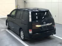 Toyota ISIS лот № 1075 оценка 3.5  с аукциона в Японии 1