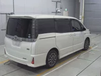 Toyota VOXY лот № 30100 оценка 3.5  с аукциона в Японии 1