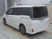 Toyota VOXY лот № 30100 оценка 3.5  с аукциона в Японии 5