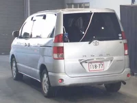 Toyota NOAH лот № 4626 оценка R  с аукциона в Японии 1