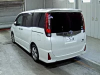 Toyota NOAH лот № 7001 оценка R  с аукциона в Японии 1