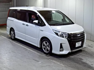 Toyota NOAH  с аукциона в Японии