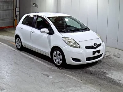 Toyota VITZ  с аукциона в Японии