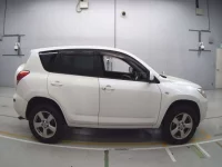 Toyota RAV4 лот № 30123 оценка 3  с аукциона в Японии 2