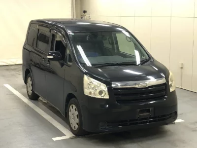 Toyota NOAH  с аукциона в Японии