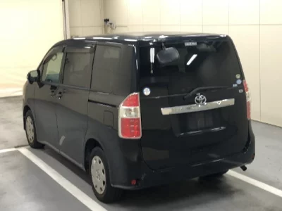 Toyota NOAH  с аукциона в Японии