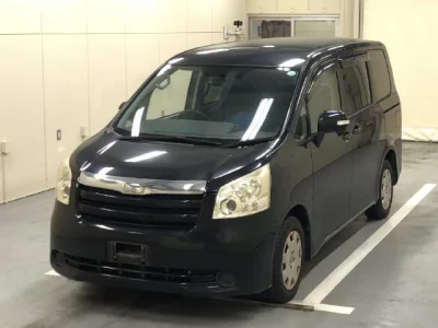 Toyota NOAH  с аукциона в Японии