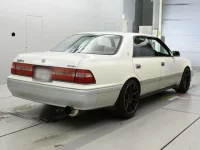 Toyota CROWN лот № 33263 оценка 4  с аукциона в Японии 1