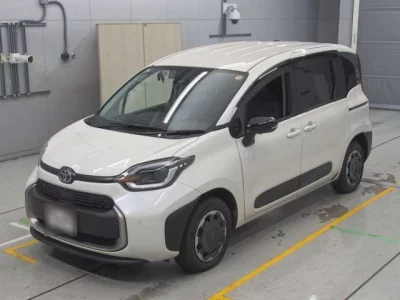 Toyota SIENTA  с аукциона в Японии