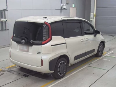 Toyota SIENTA  с аукциона в Японии