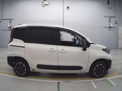 Toyota SIENTA  с аукциона в Японии
