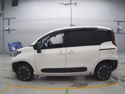 Toyota SIENTA  с аукциона в Японии