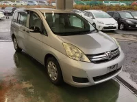 Toyota ISIS лот № 8007 оценка 4  с аукциона в Японии 2