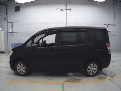 Honda STEP WAGON  с аукциона в Японии