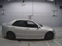 Toyota ALTEZZA лот № 30166 оценка 4  с аукциона в Японии 2