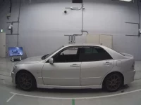 Toyota ALTEZZA лот № 30166 оценка 4  с аукциона в Японии 3