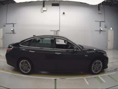 Toyota CROWN  с аукциона в Японии