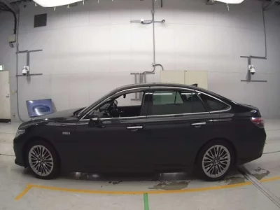 Toyota CROWN  с аукциона в Японии