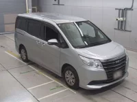 Toyota NOAH лот № 90207 оценка 3  с аукциона в Японии 4