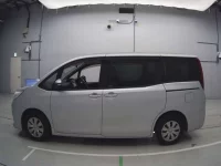 Toyota NOAH лот № 90207 оценка 3  с аукциона в Японии 3