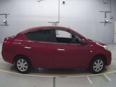 Nissan LATIO  с аукциона в Японии