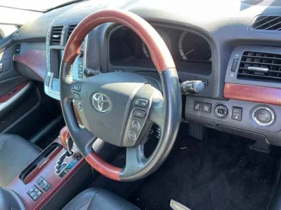 Toyota CROWN  с аукциона в Японии