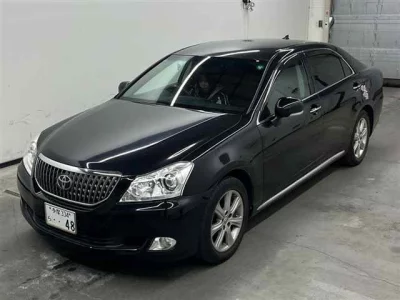 Toyota CROWN  с аукциона в Японии