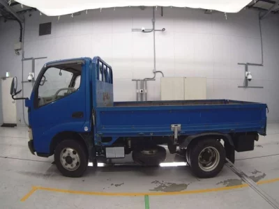 Toyota DYNA  с аукциона в Японии