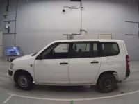 Toyota SUCCEED лот № 90280 оценка 3  с аукциона в Японии 3