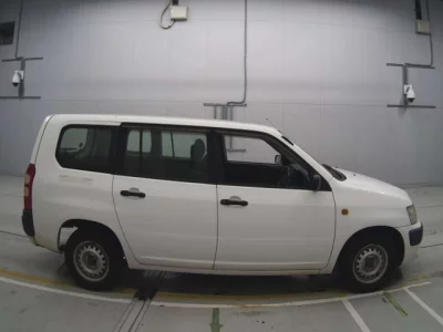 Toyota SUCCEED  с аукциона в Японии