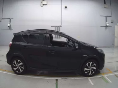 Toyota AQUA  с аукциона в Японии