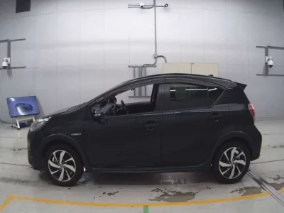 Toyota AQUA  с аукциона в Японии