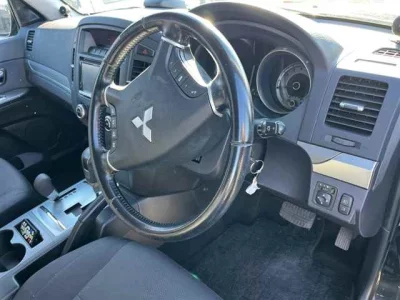 Mitsubishi PAJERO  с аукциона в Японии