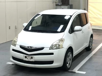 Toyota RACTIS  с аукциона в Японии