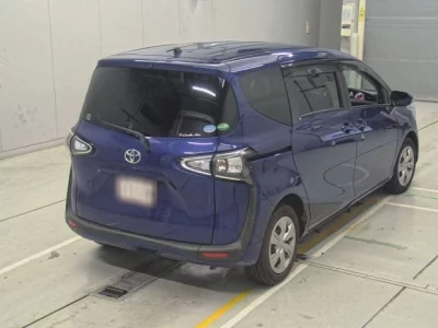 Toyota SIENTA  с аукциона в Японии