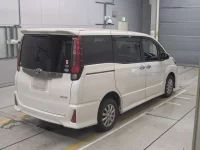 Toyota NOAH лот № 90329 оценка R  с аукциона в Японии 1