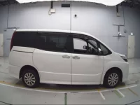 Toyota NOAH лот № 90329 оценка R  с аукциона в Японии 2