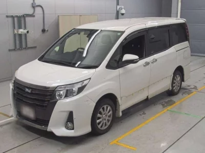 Toyota NOAH  с аукциона в Японии
