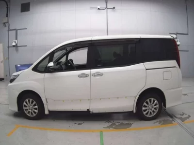 Toyota NOAH  с аукциона в Японии