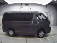 Toyota HIACE VAN лот № 40008 оценка 4  с аукциона в Японии 2