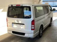 Toyota HIACE VAN лот № 3396 оценка R  с аукциона в Японии 1