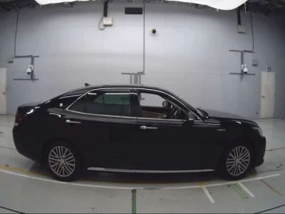 Toyota CROWN  с аукциона в Японии