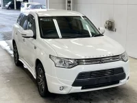 Mitsubishi OUTLANDER PHEV лот № 3415 оценка 3.5  с аукциона в Японии 3