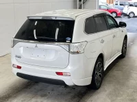 Mitsubishi OUTLANDER PHEV лот № 3415 оценка 3.5  с аукциона в Японии 1