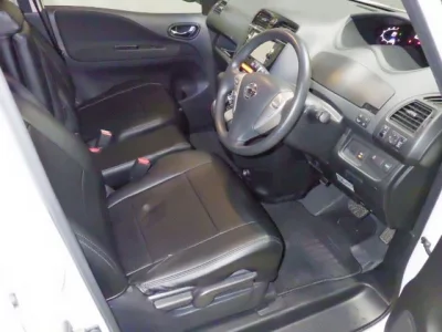 Nissan SERENA  с аукциона в Японии